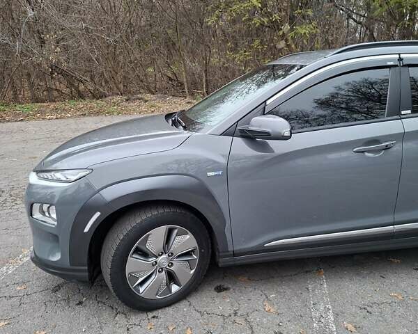 Сірий Хендай Kona, об'ємом двигуна 0 л та пробігом 86 тис. км за 15200 $, фото 1 на Automoto.ua