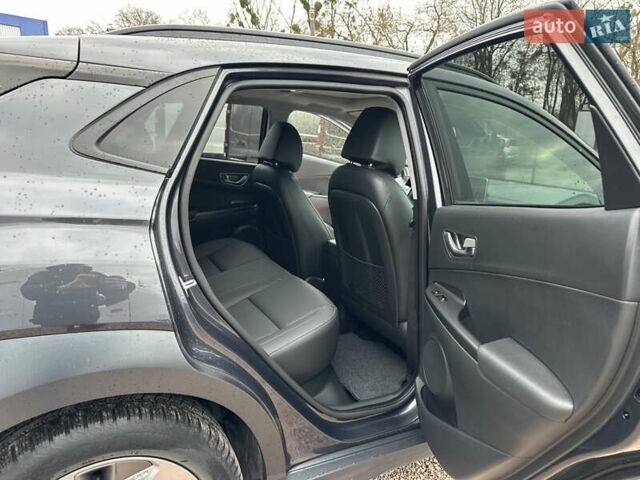 Сірий Хендай Kona, об'ємом двигуна 0 л та пробігом 61 тис. км за 18800 $, фото 30 на Automoto.ua