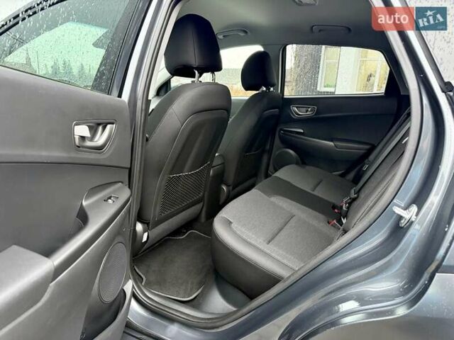 Серый Хендай Kona, объемом двигателя 0 л и пробегом 74 тыс. км за 15250 $, фото 87 на Automoto.ua