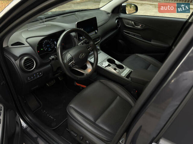 Серый Хендай Kona, объемом двигателя 0 л и пробегом 108 тыс. км за 18700 $, фото 4 на Automoto.ua