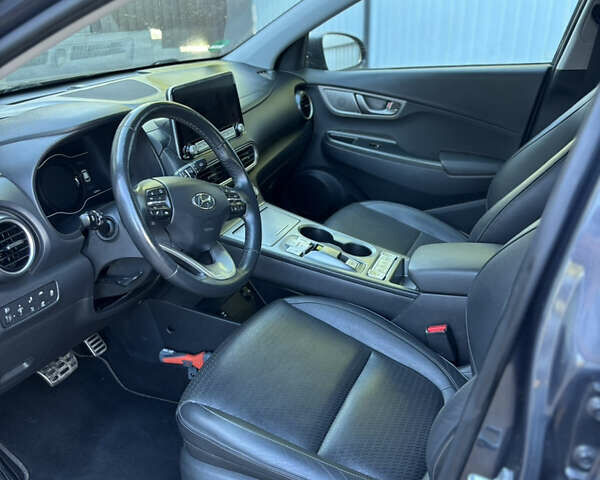Сірий Хендай Kona, об'ємом двигуна 0 л та пробігом 62 тис. км за 18200 $, фото 23 на Automoto.ua