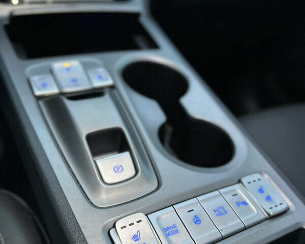 Сірий Хендай Kona, об'ємом двигуна 0 л та пробігом 137 тис. км за 16900 $, фото 95 на Automoto.ua