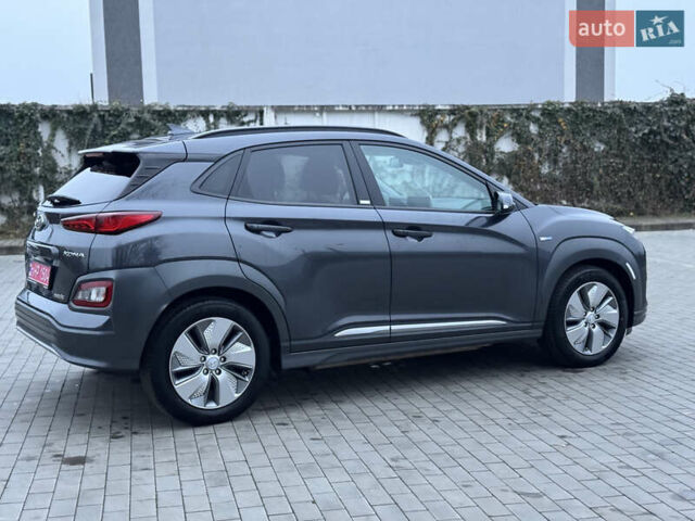 Серый Хендай Kona, объемом двигателя 0 л и пробегом 98 тыс. км за 18300 $, фото 26 на Automoto.ua