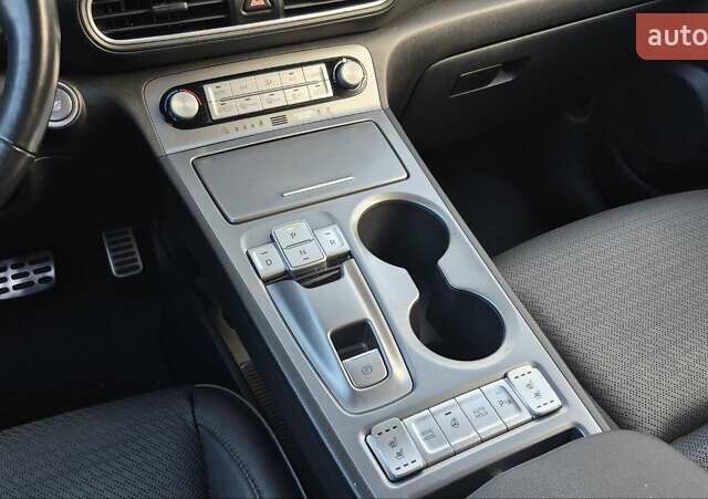 Сірий Хендай Kona, об'ємом двигуна 0 л та пробігом 42 тис. км за 22200 $, фото 21 на Automoto.ua