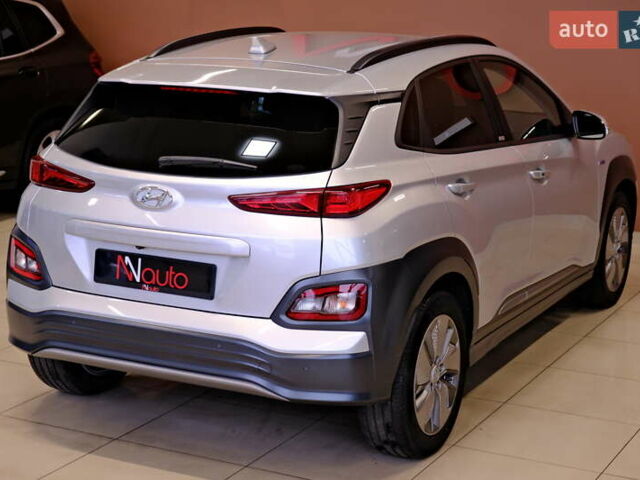 Серый Хендай Kona, объемом двигателя 0 л и пробегом 88 тыс. км за 20300 $, фото 13 на Automoto.ua