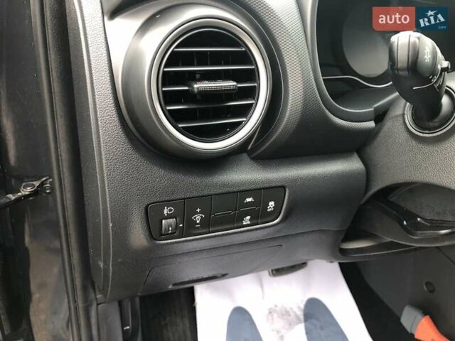 Сірий Хендай Kona, об'ємом двигуна 0 л та пробігом 70 тис. км за 17950 $, фото 19 на Automoto.ua