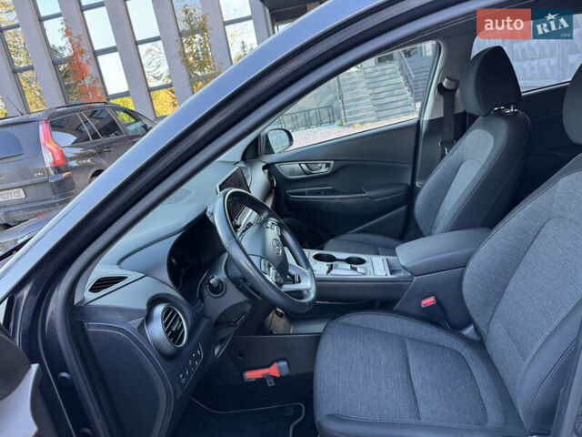 Сірий Хендай Kona, об'ємом двигуна 0 л та пробігом 114 тис. км за 15999 $, фото 14 на Automoto.ua