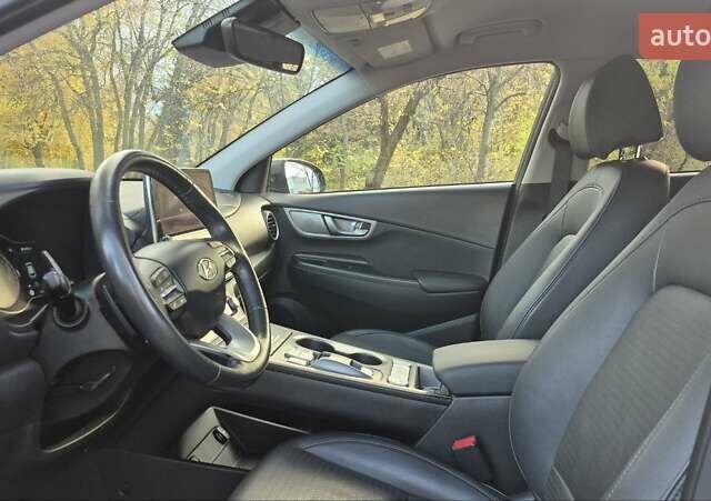 Сірий Хендай Kona, об'ємом двигуна 0 л та пробігом 42 тис. км за 22200 $, фото 14 на Automoto.ua