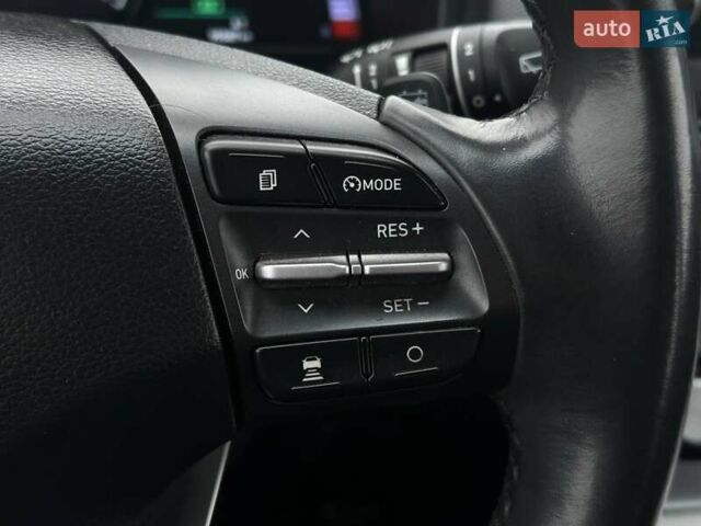 Серый Хендай Kona, объемом двигателя 0 л и пробегом 95 тыс. км за 17200 $, фото 17 на Automoto.ua