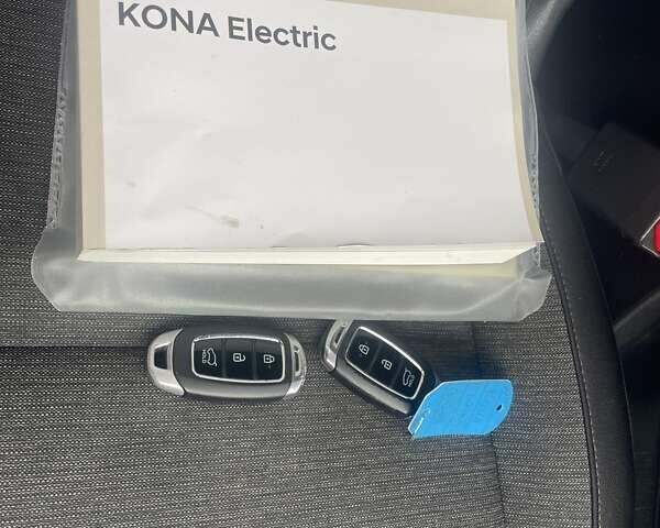 Серый Хендай Kona, объемом двигателя 0 л и пробегом 114 тыс. км за 17100 $, фото 48 на Automoto.ua