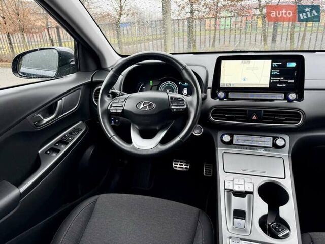 Серый Хендай Kona, объемом двигателя 0 л и пробегом 74 тыс. км за 15250 $, фото 92 на Automoto.ua