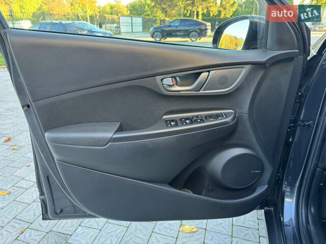 Сірий Хендай Kona, об'ємом двигуна 0 л та пробігом 114 тис. км за 15999 $, фото 11 на Automoto.ua