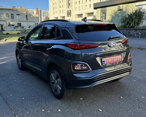 Сірий Хендай Kona, об'ємом двигуна 0 л та пробігом 62 тис. км за 18200 $, фото 2 на Automoto.ua