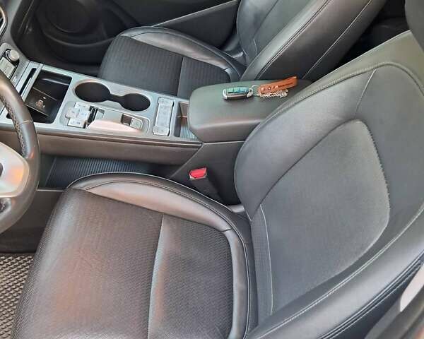 Сірий Хендай Kona, об'ємом двигуна 0 л та пробігом 63 тис. км за 17950 $, фото 9 на Automoto.ua