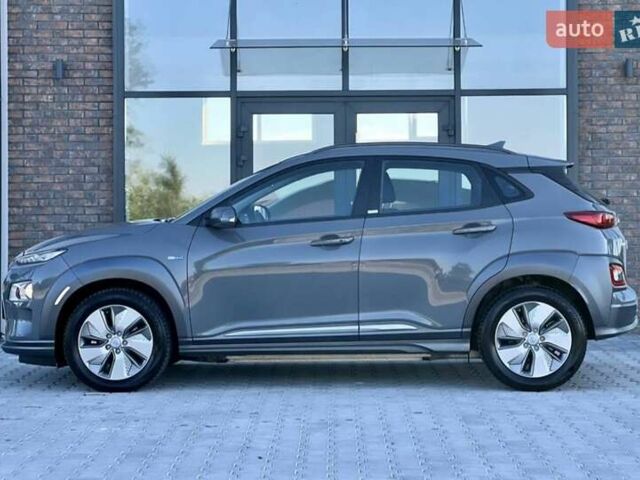 Серый Хендай Kona, объемом двигателя 0 л и пробегом 27 тыс. км за 15600 $, фото 4 на Automoto.ua