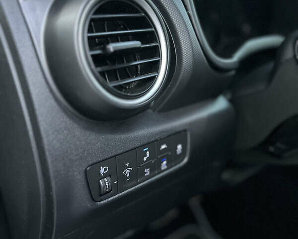 Сірий Хендай Kona, об'ємом двигуна 0 л та пробігом 137 тис. км за 16900 $, фото 56 на Automoto.ua