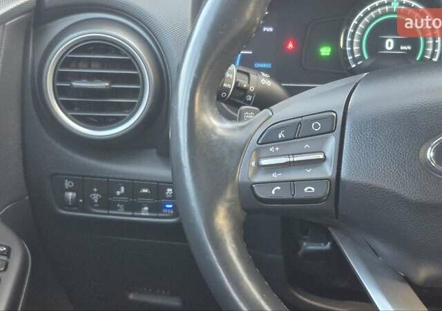 Сірий Хендай Kona, об'ємом двигуна 0 л та пробігом 42 тис. км за 22200 $, фото 25 на Automoto.ua