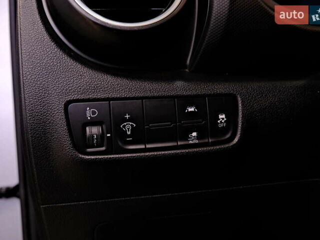 Серый Хендай Kona, объемом двигателя 0 л и пробегом 88 тыс. км за 20300 $, фото 19 на Automoto.ua