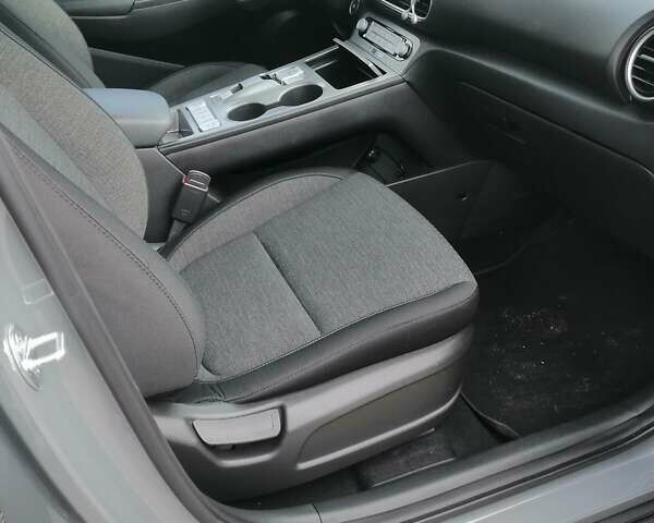 Сірий Хендай Kona, об'ємом двигуна 0 л та пробігом 86 тис. км за 15200 $, фото 43 на Automoto.ua