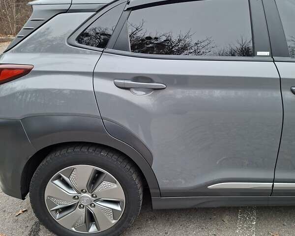 Сірий Хендай Kona, об'ємом двигуна 0 л та пробігом 86 тис. км за 15200 $, фото 9 на Automoto.ua