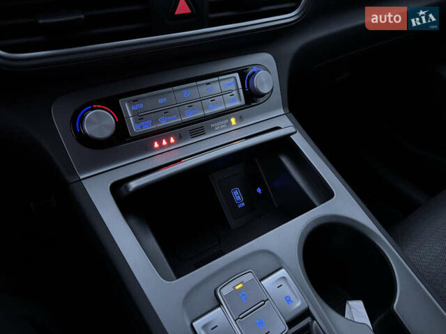 Серый Хендай Kona, объемом двигателя 0 л и пробегом 98 тыс. км за 18300 $, фото 13 на Automoto.ua