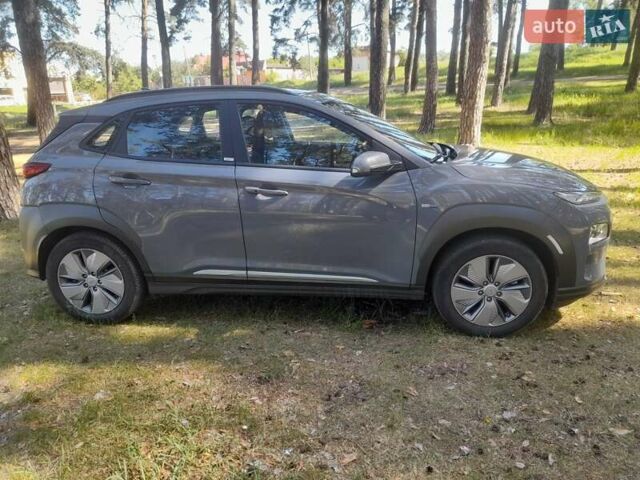 Серый Хендай Kona, объемом двигателя 0 л и пробегом 86 тыс. км за 15500 $, фото 7 на Automoto.ua
