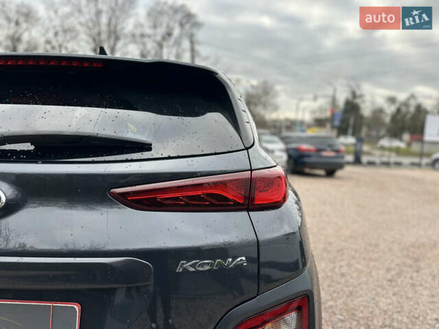 Сірий Хендай Kona, об'ємом двигуна 0 л та пробігом 61 тис. км за 18800 $, фото 12 на Automoto.ua