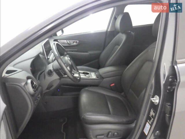 Сірий Хендай Kona, об'ємом двигуна 0 л та пробігом 78 тис. км за 18300 $, фото 6 на Automoto.ua