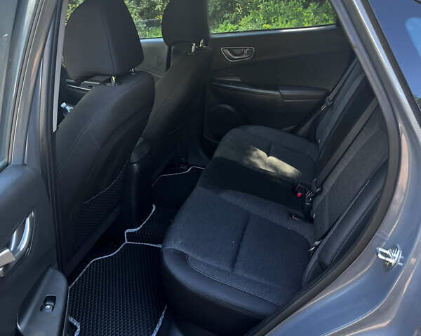 Сірий Хендай Kona, об'ємом двигуна 0 л та пробігом 117 тис. км за 17300 $, фото 12 на Automoto.ua