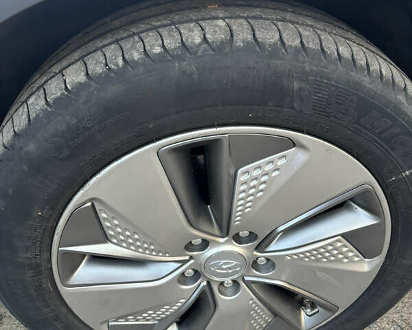 Сірий Хендай Kona, об'ємом двигуна 0 л та пробігом 43 тис. км за 15500 $, фото 14 на Automoto.ua