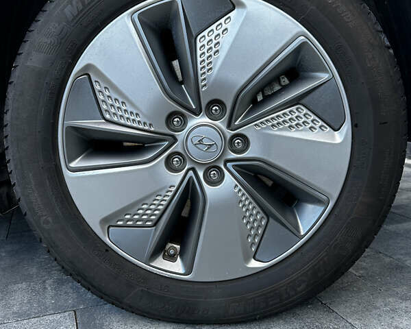 Серый Хендай Kona, объемом двигателя 0 л и пробегом 38 тыс. км за 19500 $, фото 28 на Automoto.ua