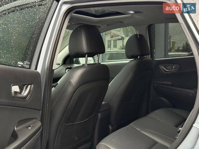 Сірий Хендай Kona, об'ємом двигуна 0 л та пробігом 61 тис. км за 17700 $, фото 46 на Automoto.ua