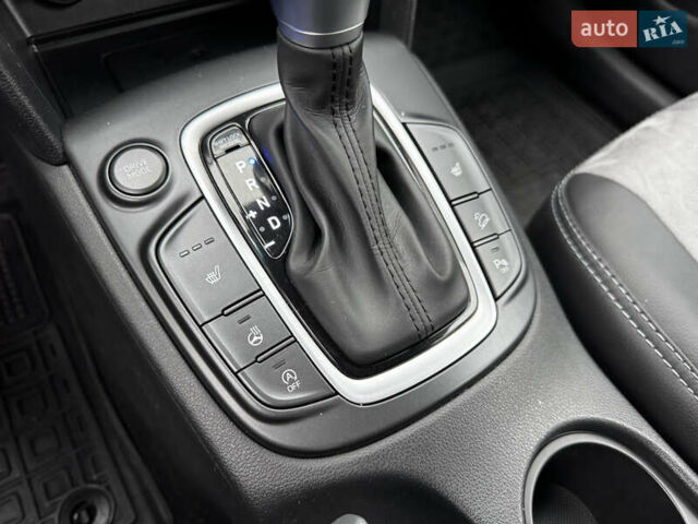 Сірий Хендай Kona, об'ємом двигуна 1.6 л та пробігом 32 тис. км за 18999 $, фото 30 на Automoto.ua