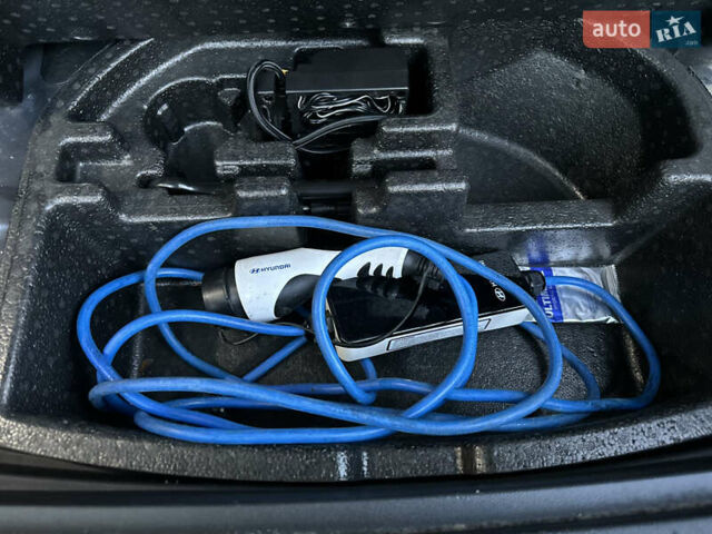 Серый Хендай Kona, объемом двигателя 0 л и пробегом 137 тыс. км за 17500 $, фото 42 на Automoto.ua