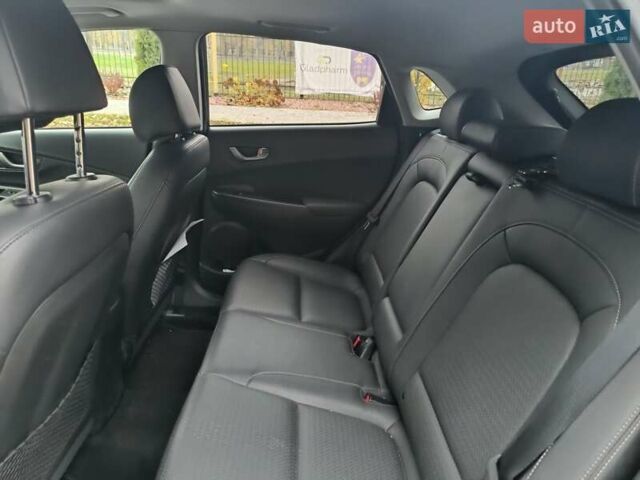 Сірий Хендай Kona, об'ємом двигуна 1.6 л та пробігом 12 тис. км за 21500 $, фото 13 на Automoto.ua