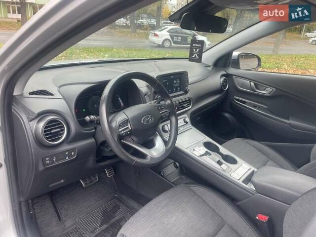 Серый Хендай Kona, объемом двигателя 0 л и пробегом 114 тыс. км за 17100 $, фото 26 на Automoto.ua