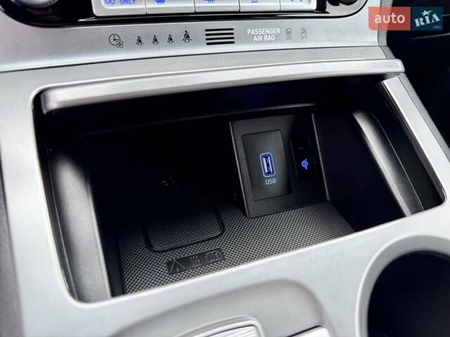 Серый Хендай Kona, объемом двигателя 0 л и пробегом 74 тыс. км за 15250 $, фото 59 на Automoto.ua