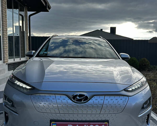 Серый Хендай Kona, объемом двигателя 0 л и пробегом 38 тыс. км за 19500 $, фото 36 на Automoto.ua