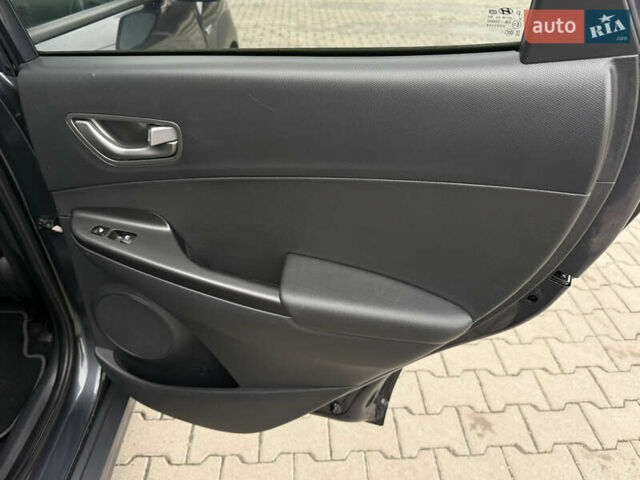 Сірий Хендай Kona, об'ємом двигуна 0 л та пробігом 78 тис. км за 18600 $, фото 24 на Automoto.ua