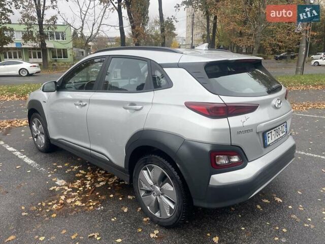 Серый Хендай Kona, объемом двигателя 0 л и пробегом 114 тыс. км за 17100 $, фото 3 на Automoto.ua