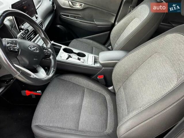 Серый Хендай Kona, объемом двигателя 0 л и пробегом 136 тыс. км за 16700 $, фото 37 на Automoto.ua