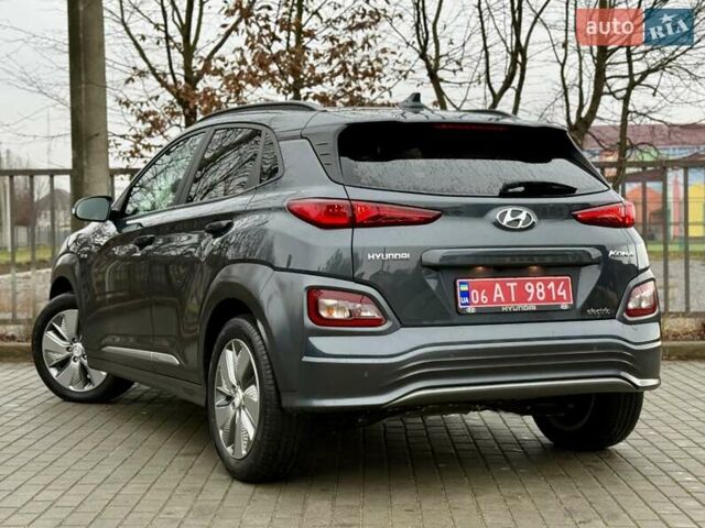 Серый Хендай Kona, объемом двигателя 0 л и пробегом 74 тыс. км за 15250 $, фото 11 на Automoto.ua