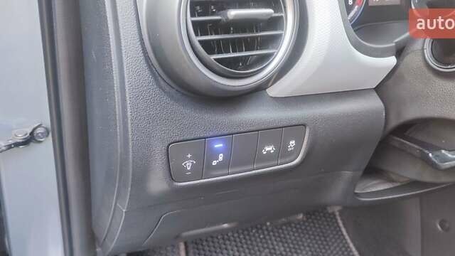 Сірий Хендай Kona, об'ємом двигуна 2 л та пробігом 61 тис. км за 14600 $, фото 22 на Automoto.ua