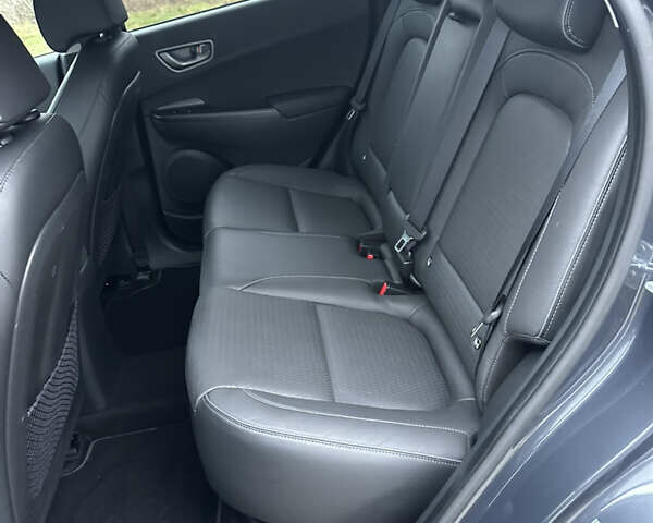 Сірий Хендай Kona, об'ємом двигуна 0 л та пробігом 149 тис. км за 17950 $, фото 35 на Automoto.ua