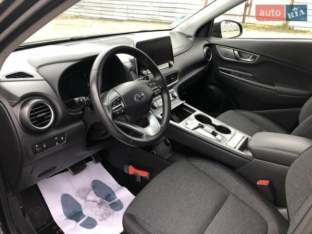 Сірий Хендай Kona, об'ємом двигуна 0 л та пробігом 70 тис. км за 18100 $, фото 17 на Automoto.ua
