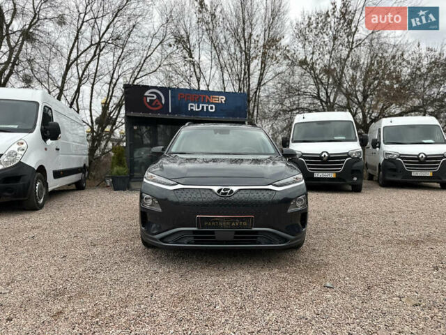 Сірий Хендай Kona, об'ємом двигуна 0 л та пробігом 61 тис. км за 18800 $, фото 2 на Automoto.ua