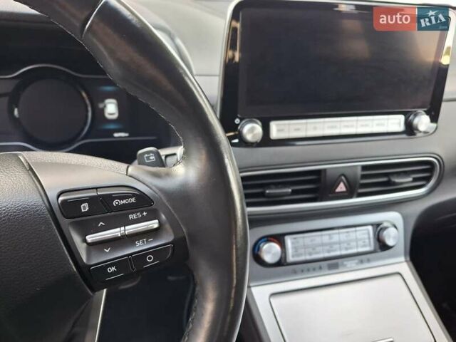 Серый Хендай Kona, объемом двигателя 0 л и пробегом 46 тыс. км за 16500 $, фото 18 на Automoto.ua