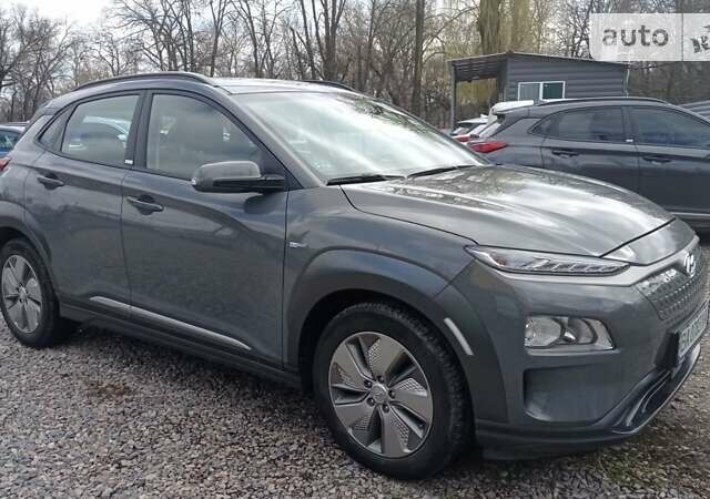 Сірий Хендай Kona, об'ємом двигуна 0 л та пробігом 63 тис. км за 18500 $, фото 5 на Automoto.ua