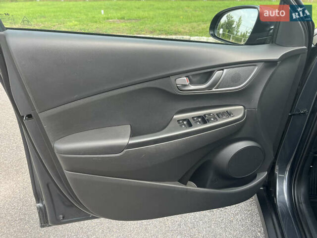 Сірий Хендай Kona, об'ємом двигуна 0 л та пробігом 50 тис. км за 14999 $, фото 30 на Automoto.ua