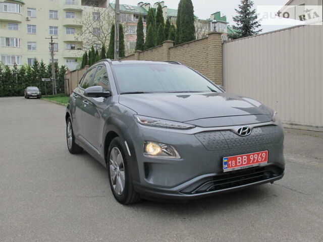 Сірий Хендай Kona, об'ємом двигуна 0 л та пробігом 52 тис. км за 17950 $, фото 2 на Automoto.ua